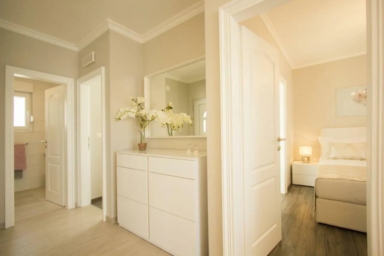 Paradise Lux 0*, Trogir