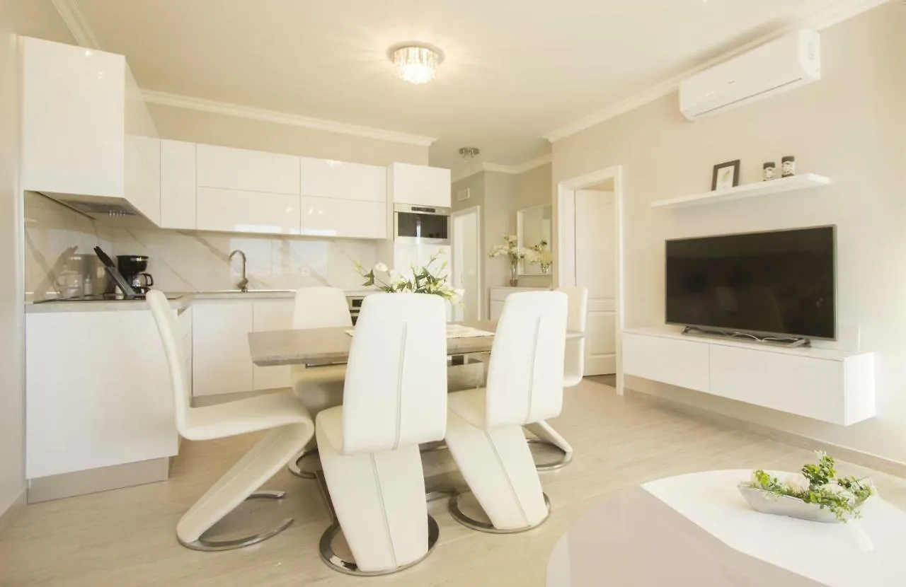 Paradise Lux 0*, Trogir